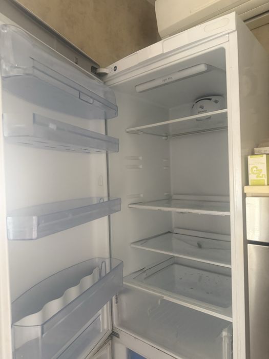 Холодильник indesit на запчастини