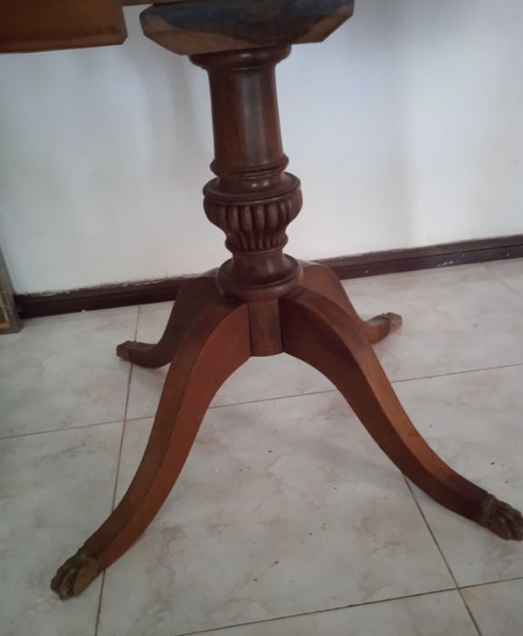 Mesa inglesa de pé de galo