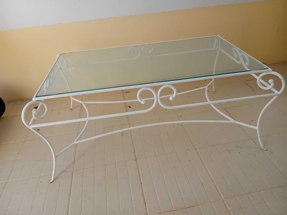Mesa de jardim ou sala bom estado  medidas : 1m05 × 60cm ×0.47 cm