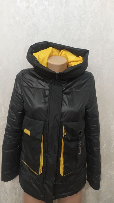 Куртка на дівчинку