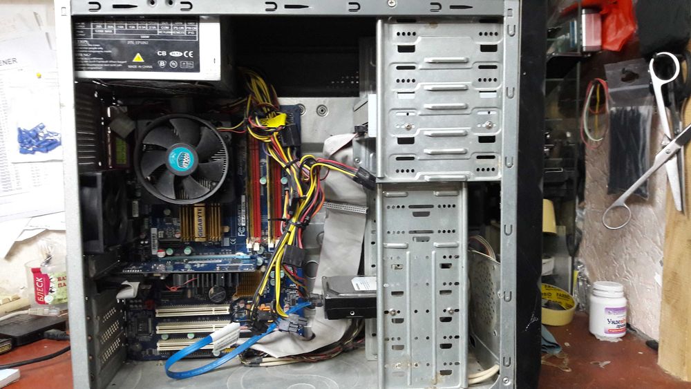 Системный блок Intel Core 2 Quadro Q8400 RAM 4Gb nvidia 210 (1gb)