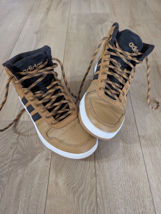 Кросівки демісезонні Adidas Hoops . Розмір 40.5