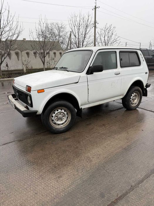 автомобиль нива 21214