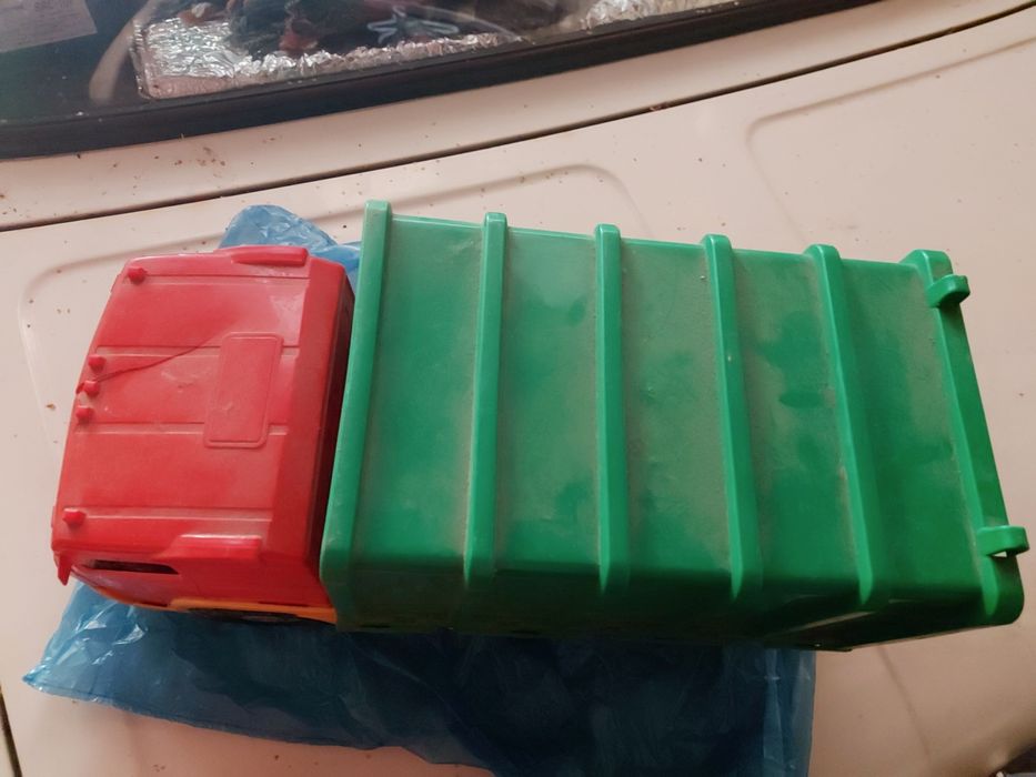 Машины детские :  самосвал и мусоровоз ( фура)