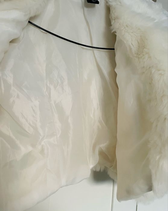 Casaco de pêlo branco meia manga/curto