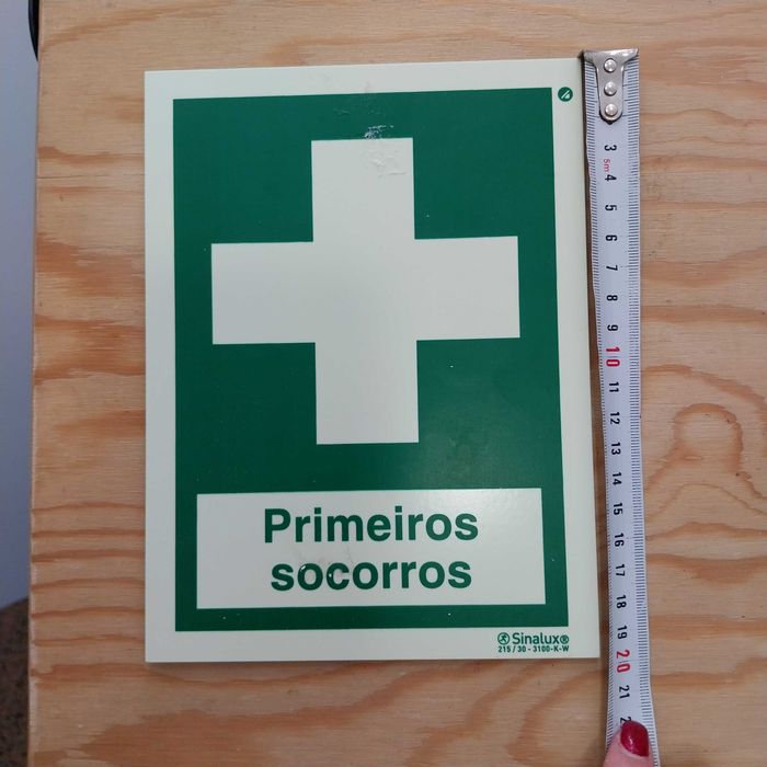 Sinalética fotoluminescente primeiros socorros sinalux
