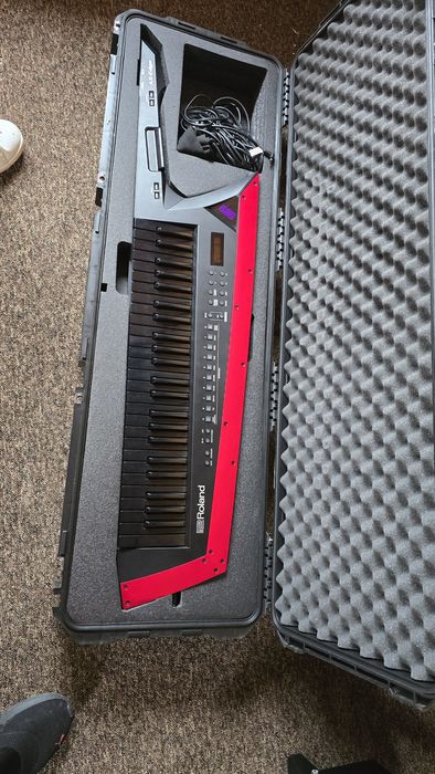 Pianino Roland ax-edge +case