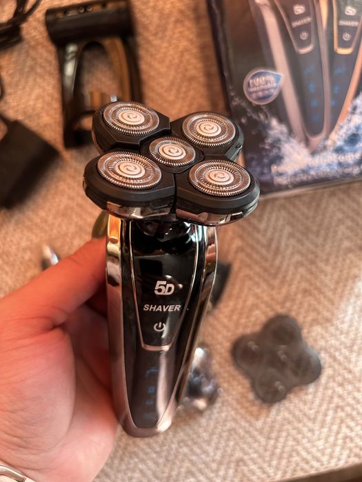 Чоловіча електробритва безпровідна