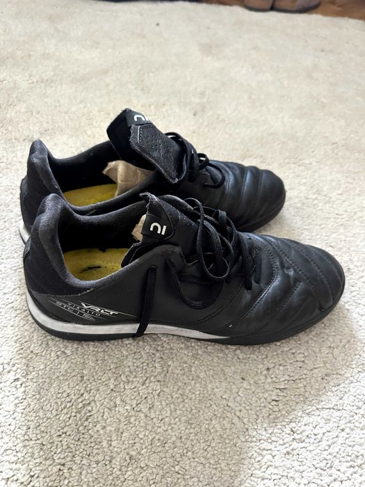 Chuteiras Kipsta MG relvado sintetico