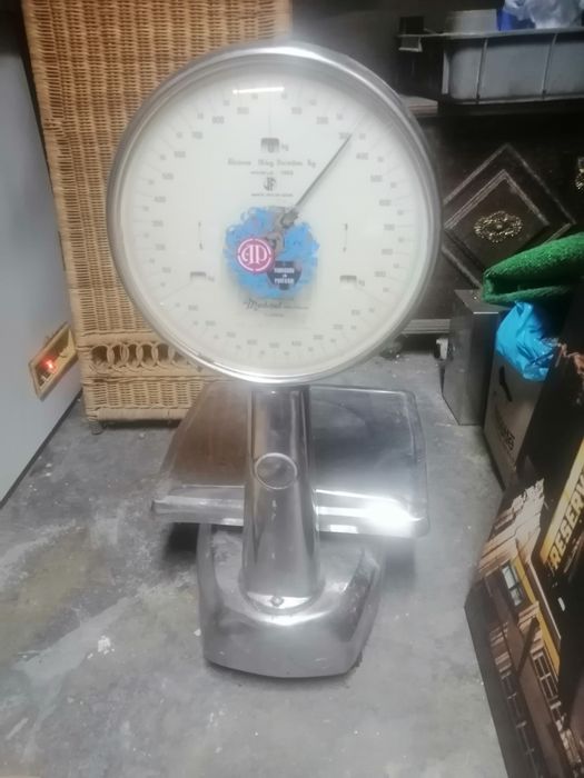 Balança industrial ,esteve a trabalhar em uma engomadoria,vendo barato.