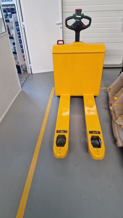 Porta paletes eléctrico Jungheinrich EJE116