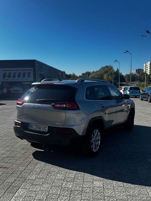 Jeep Cherokee 2015 2.4 бензин 4x4