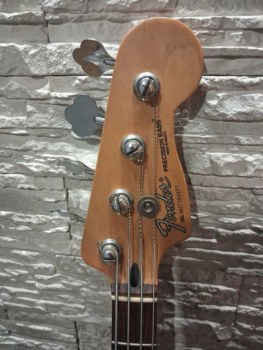 Gitara basowa Fender Precision Bass