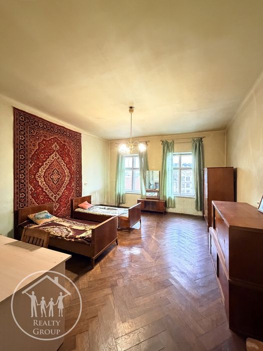 Центр, унікальний вид з вікна, фасадні вікна