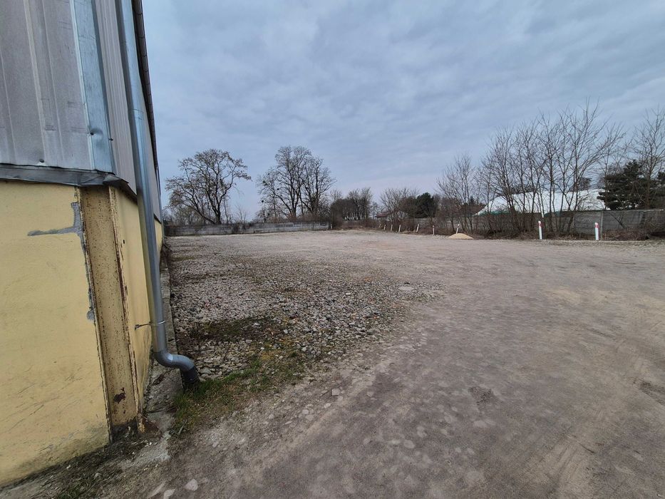 plac-miejsce postojowe pod parking