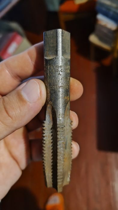 Метчики  и плашки для нарезания резьбы