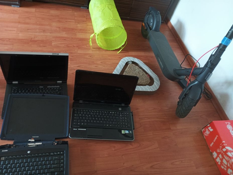 Sprzedam 3 laptopy stan uszkodzony
