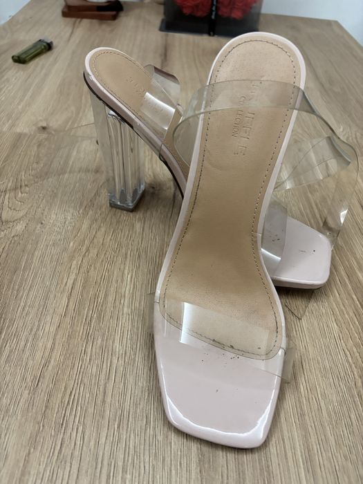 Buty na przezroczystym obcasie