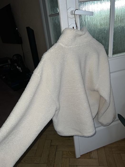 Пушистая кофта молочная