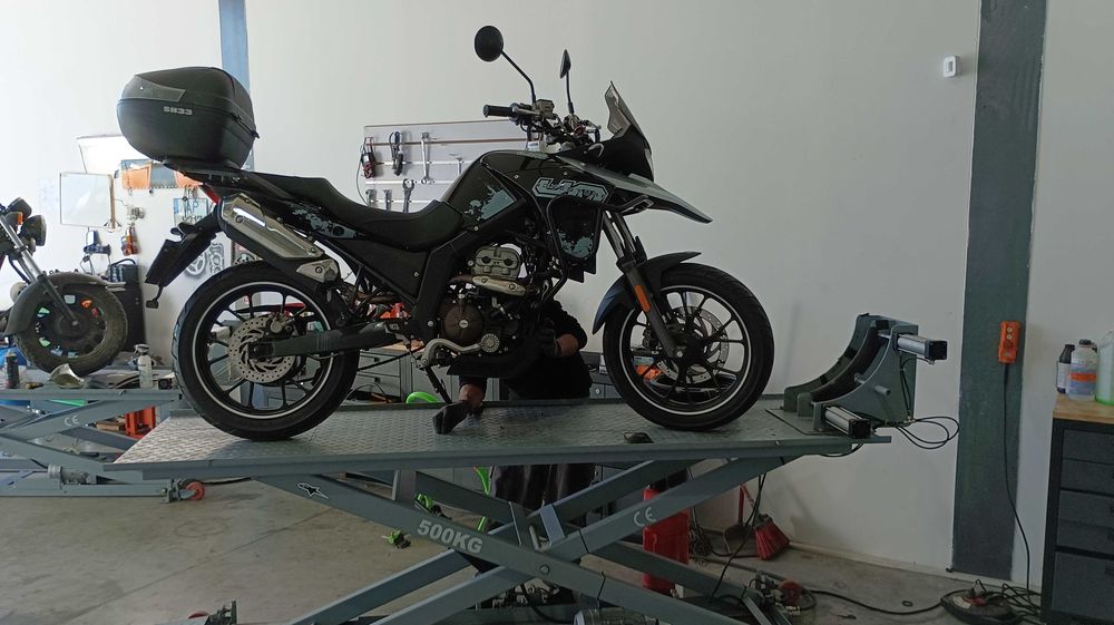 Moto UM Adventure 125 ótimo estado