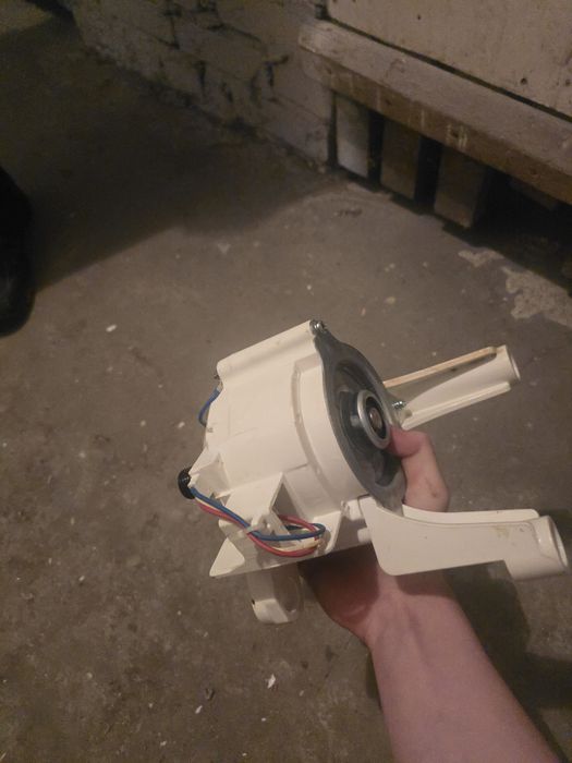 silnik do pralki Whirlpool BPM H27.