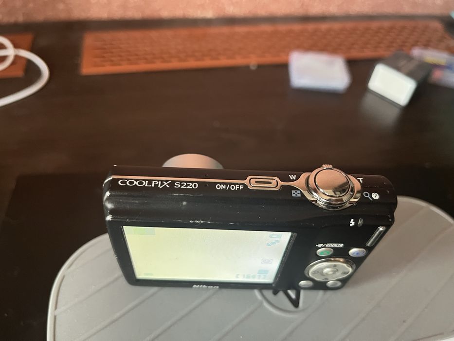 Фотоапарат Nikon S220 стан середній