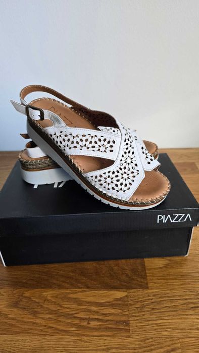 Sandały damskie na koturnie - PIAZZA, białe