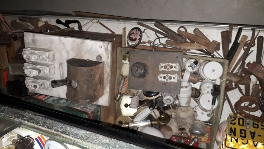 Tomadas e interruptores em porcelana