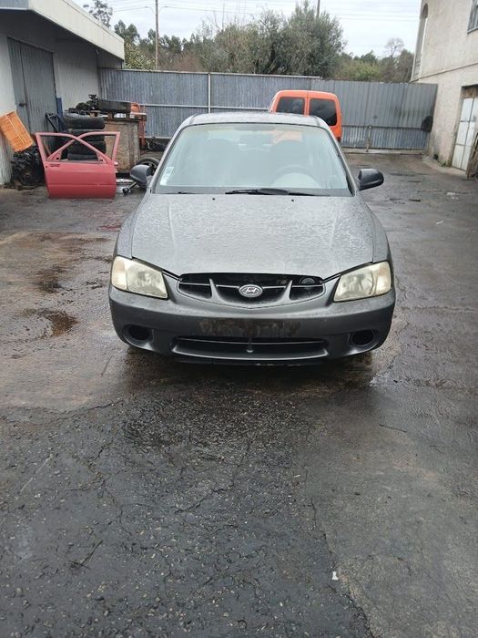 Hyunday Accent ano 2000 para peças