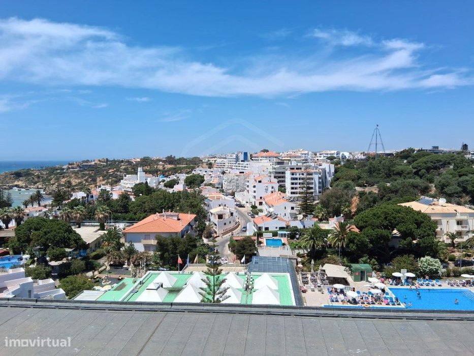 Apartamento T2 +1 com aproveitamento de sotão e vista mar na Quinta...