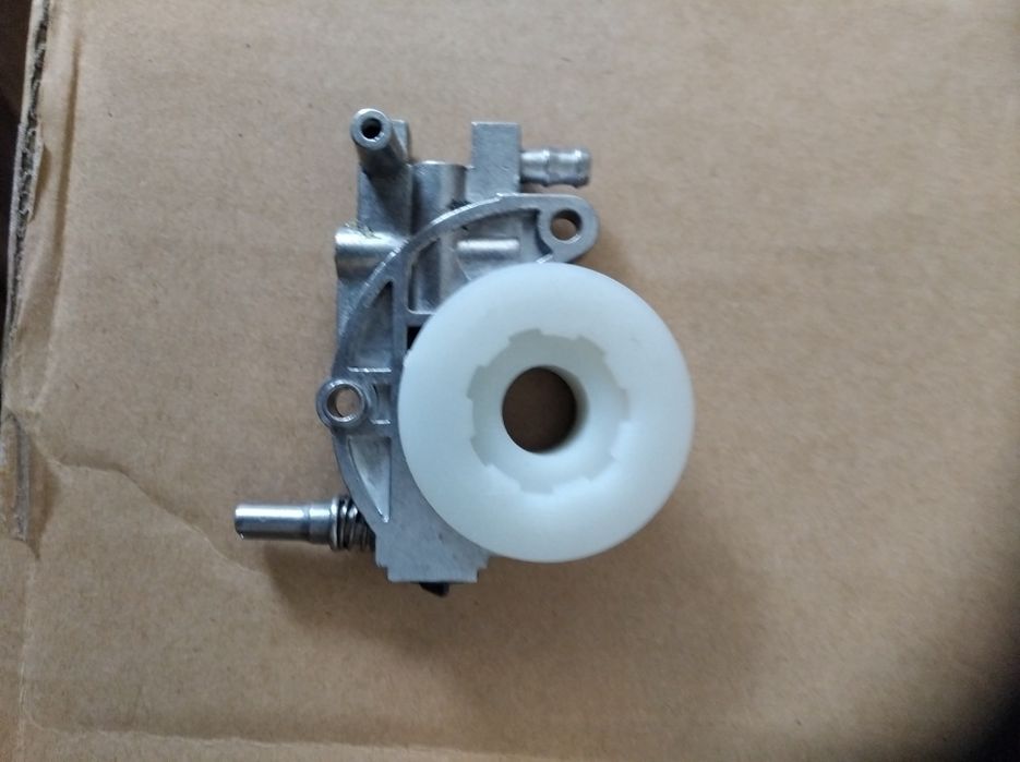 Pompa oleju piły spalinowej