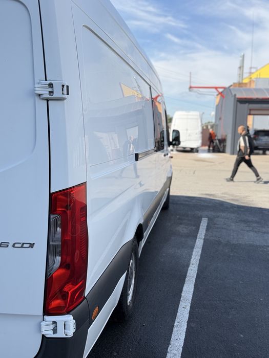 Mercedes-Benz Sprinter 907