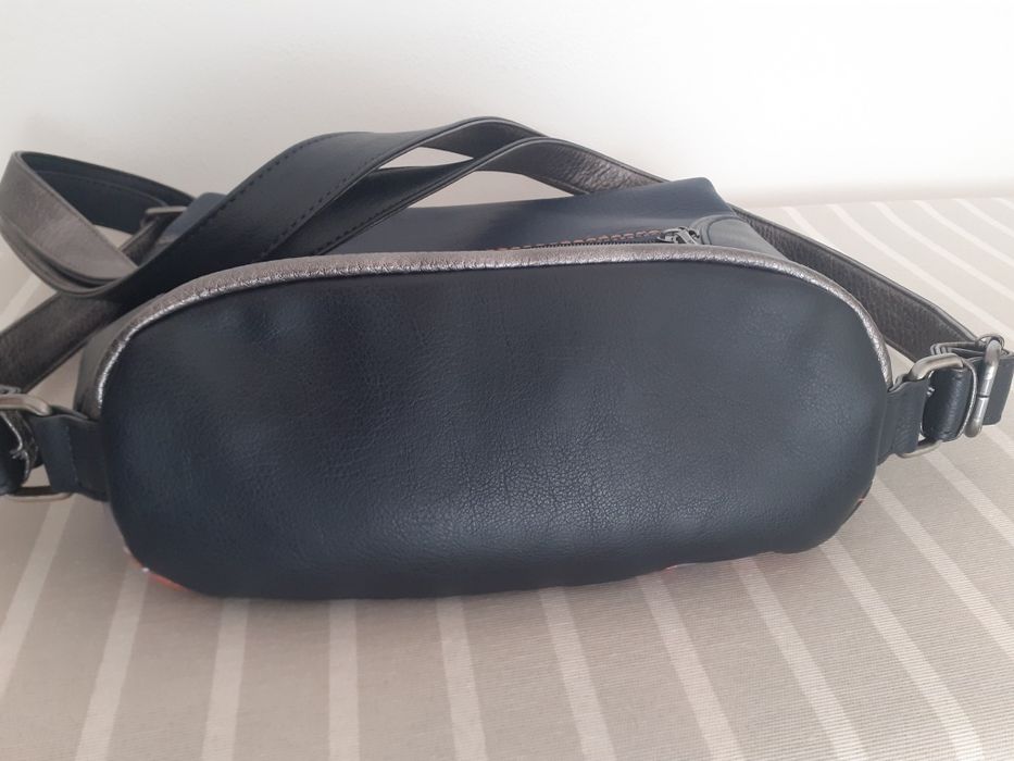 Mala convertivel em mochila Anekke em bom  estado
