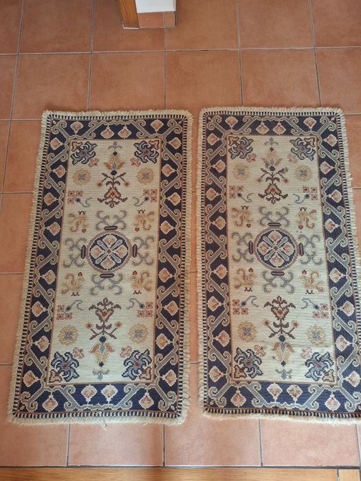 Dois Tapetes de Arraiolos