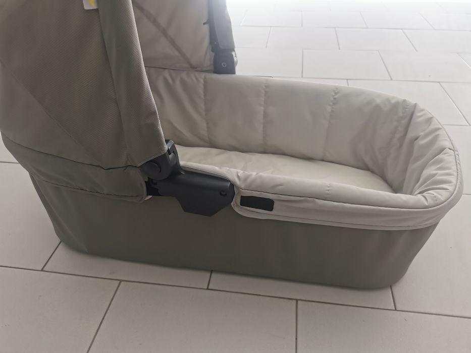 Carrinho de bebé + Alcofa