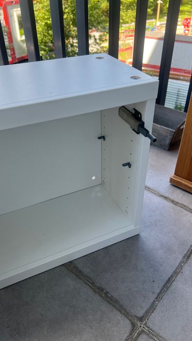 Półka biala ikea- nadaje się do montażu