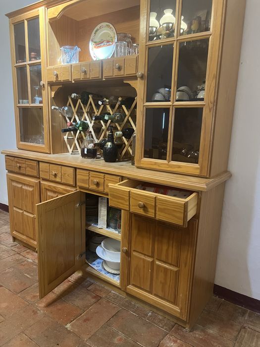 Mobília de sala de jantar completa em Pinho