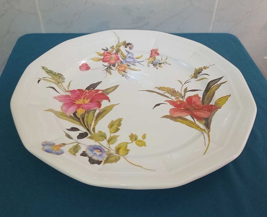 Продаются совершенно новые блюда-тарелки (2 шт.) (Япония)