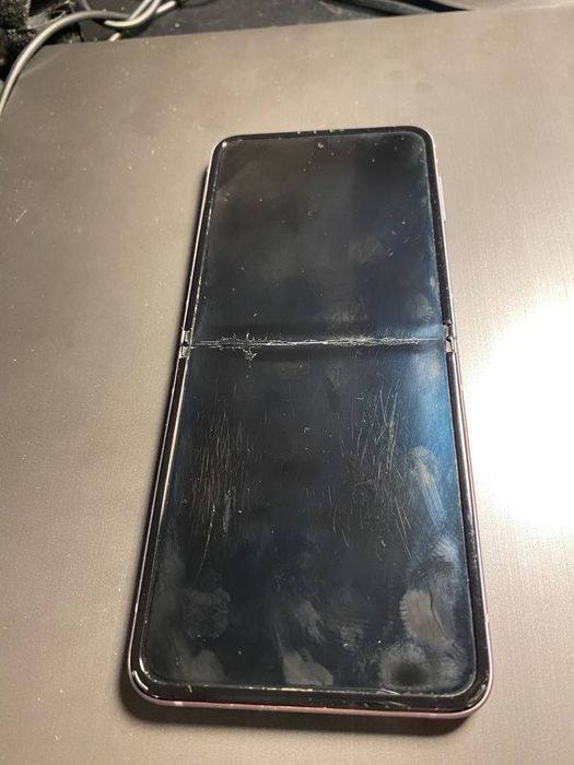 Продам телефон SAMSUNG Z FLIP 3 128GB