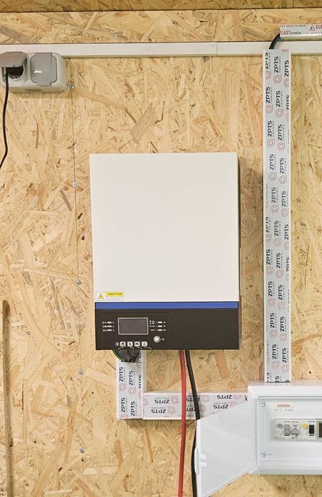 Hybrydowy Inwerter solarny Off-Grid ESB 3kW/24 AZO Digital + 8 aku AGM