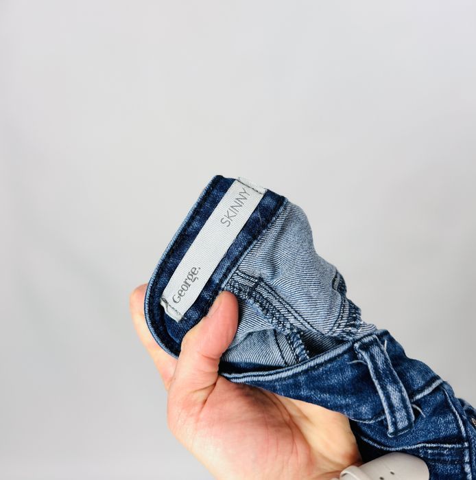 Granatowe jeansy z postrzępionymi nogawkami S 36