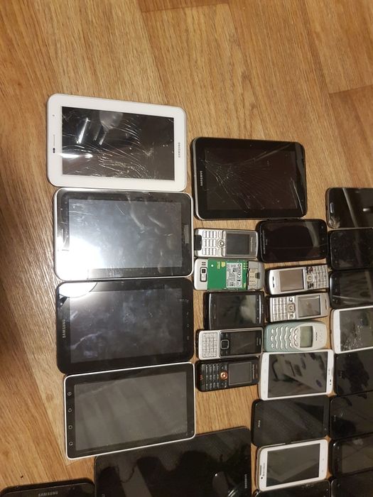 Продам одним лотом телефон