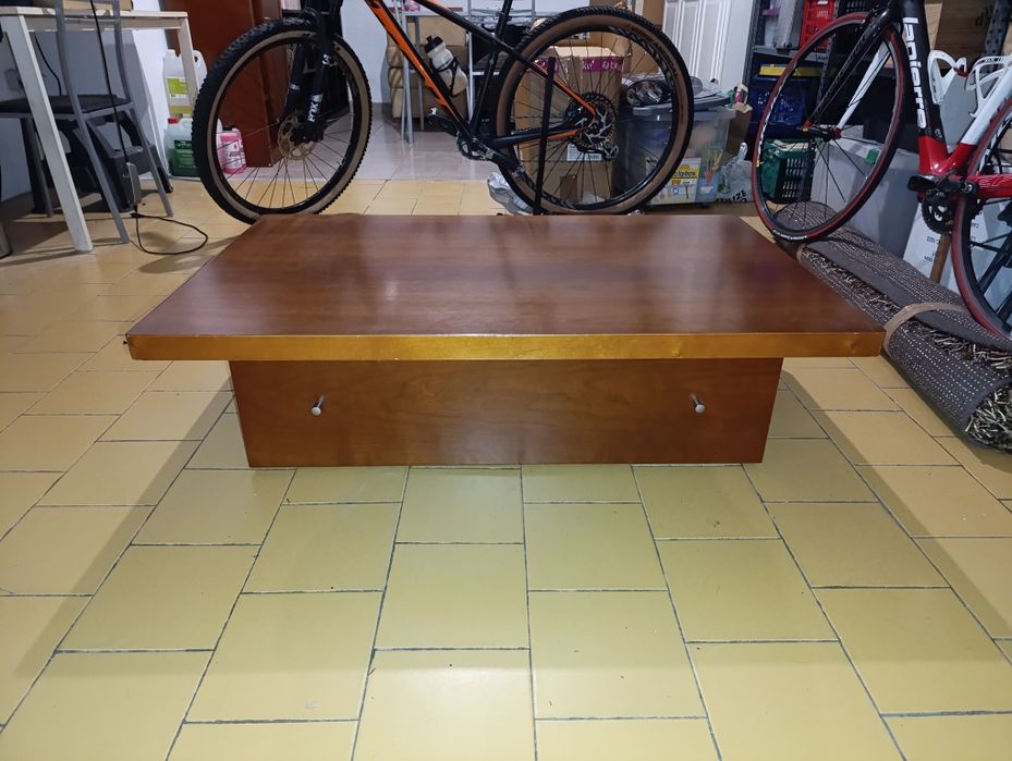 Mesa centro de sala em cerejeira