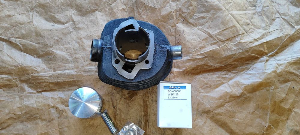 Cylinder WFM 125 G16 WSK ZMD oryginał PRL nowy po szlifie zestaw