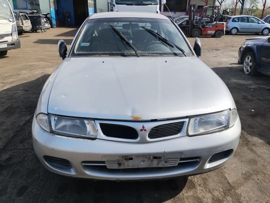 Mitsubishi Carisma 1998r, 1.9 - na części.