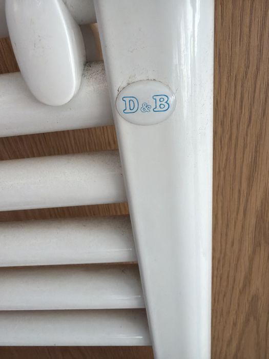 Aquecedor de toalhas de D&B