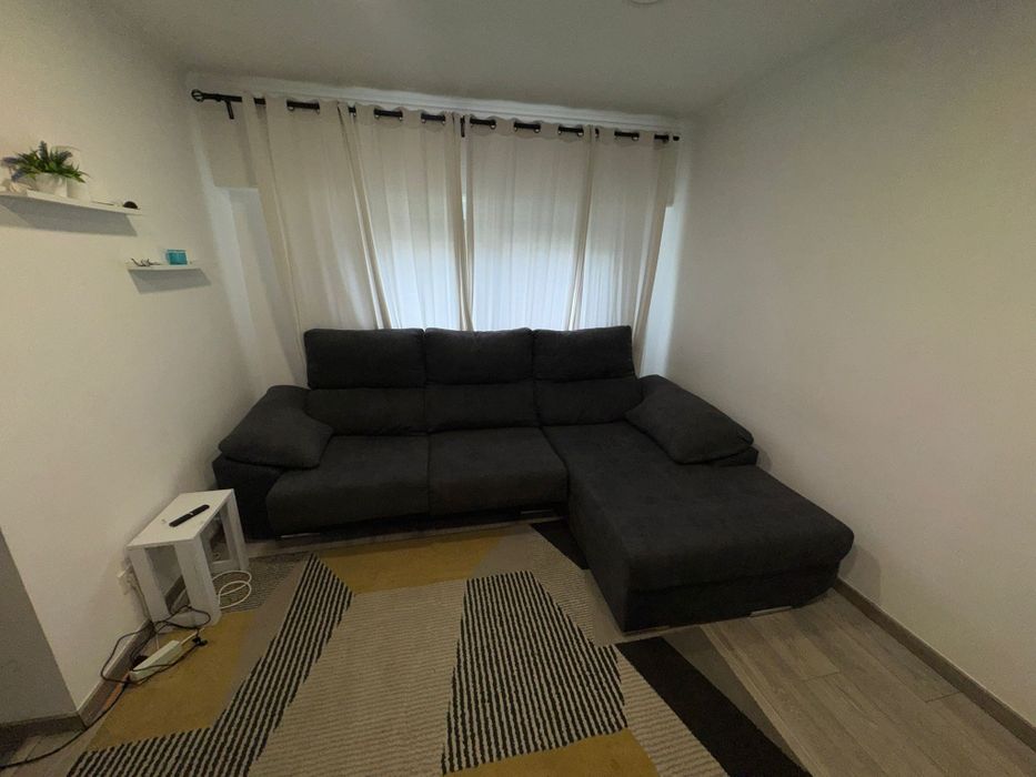 Sofá  4 lugares cinzento