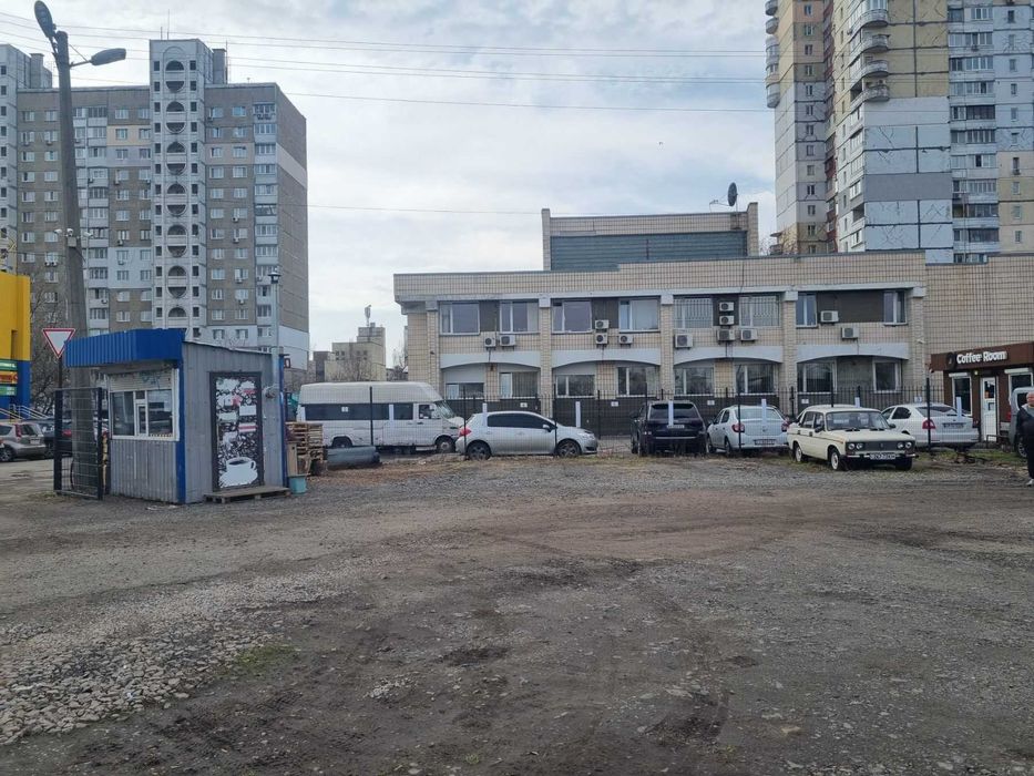 Оренда паркомісць Западинська, 13