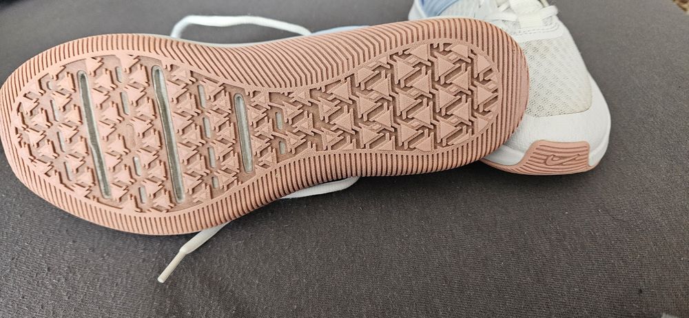 T Nike Mc Trainer buty damskie fitness
