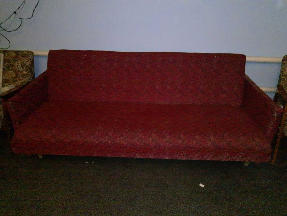 Диван в хорошем состоянии, каркас дивана дерево.